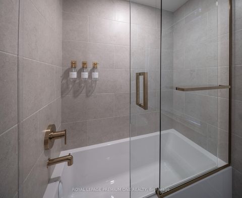 Photo 23 at 20 Earlington Avenue, Kingsway South, Toronto