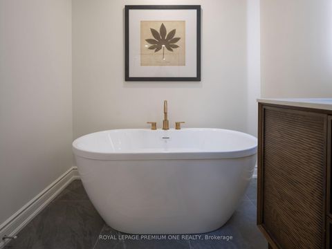Photo 32 at 20 Earlington Avenue, Kingsway South, Toronto