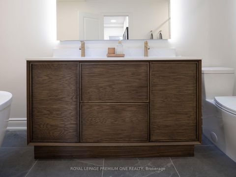 Photo 33 at 20 Earlington Avenue, Kingsway South, Toronto