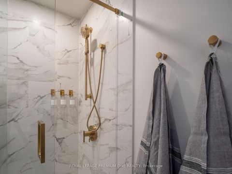 Photo 34 at 20 Earlington Avenue, Kingsway South, Toronto