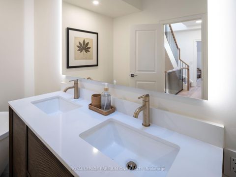 Photo 35 at 20 Earlington Avenue, Kingsway South, Toronto