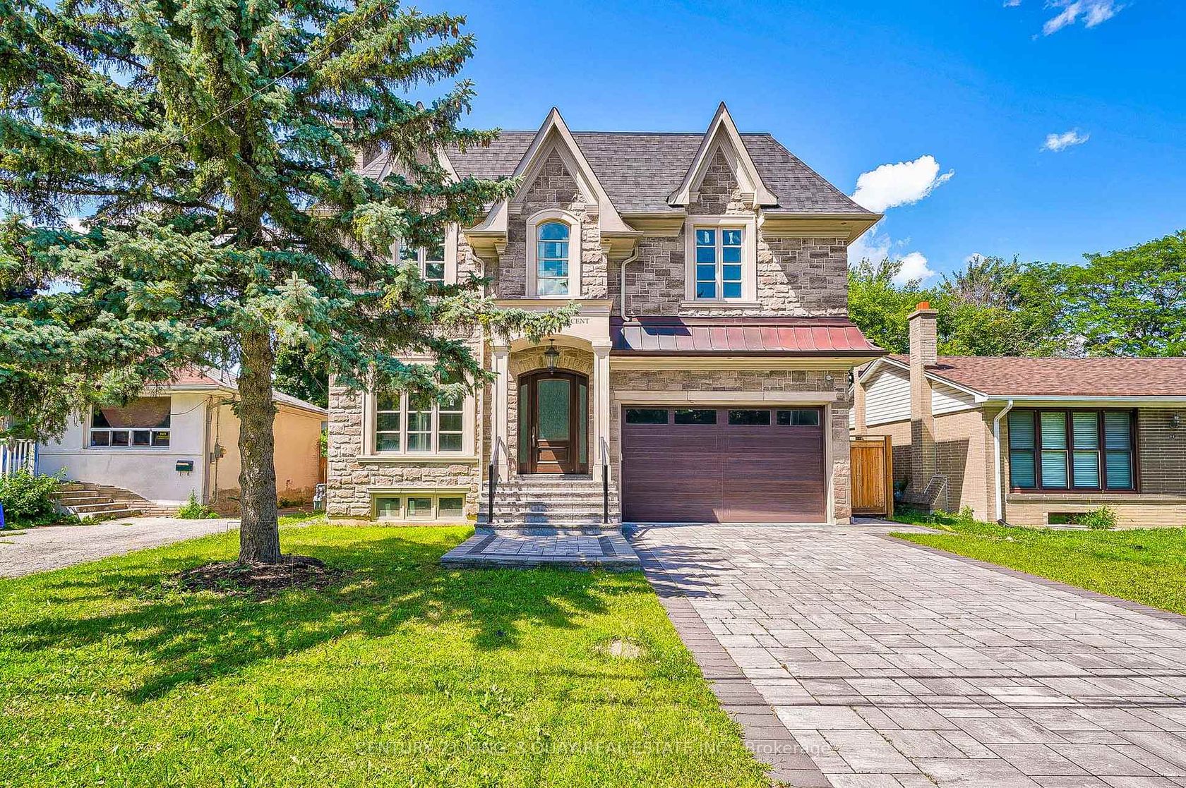 82 Cartier Crescent, Crosby, Richmond Hill photo number 2