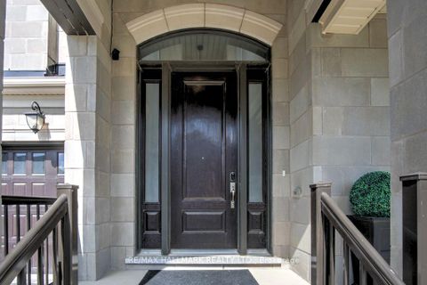 Photo 2 at 38 Ridgepoint Road, Kleinburg, Vaughan