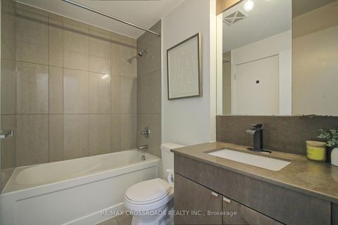 Photo 16 at 2202 - 89 Dunfield Avenue, Mount Pleasant West, Toronto