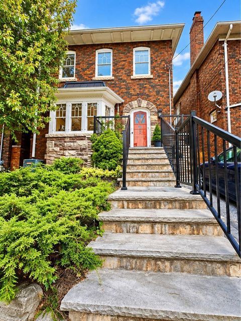 Photo 2 at 194 Lawrence Avenue E, Lawrence Park North, Toronto