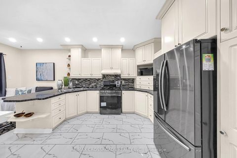 Photo 5 at 592A Danforth Road, Birchmount, Toronto