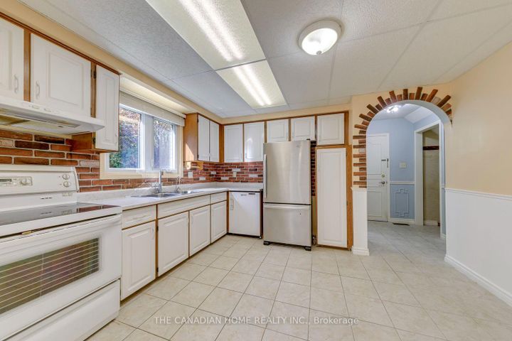 Photo 11 at 15 Newton Road, Brampton North, Brampton