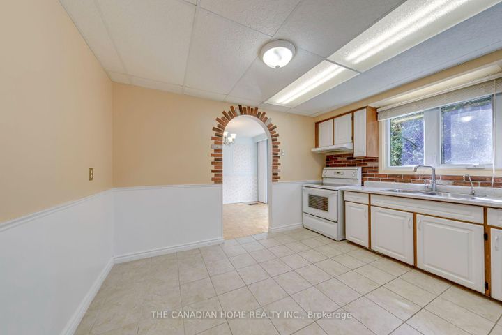 Photo 16 at 15 Newton Road, Brampton North, Brampton