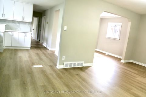 Photo 4 at 987 Victoria Park Avenue, Birchmount, Toronto