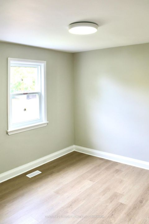Photo 9 at 987 Victoria Park Avenue, Birchmount, Toronto