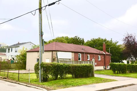 Photo 11 at 987 Victoria Park Avenue, Birchmount, Toronto