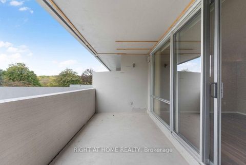 Photo 12 at 206 - 270 Scarlett Road, Smythe, Toronto