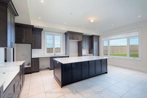 Photo 9 at 65 Terravista Crescent, Vellore Village, Vaughan