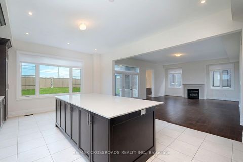 Photo 11 at 65 Terravista Crescent, Vellore Village, Vaughan