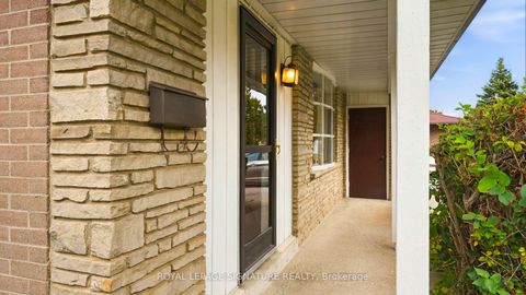 Photo 2 at 5 Erinlea Crescent, Woburn, Toronto