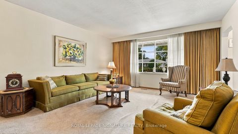 Photo 6 at 5 Erinlea Crescent, Woburn, Toronto