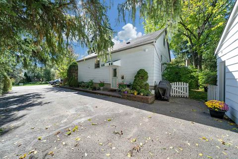 Photo 5 at 223 Richmond Street, Mill Pond, Richmond Hill