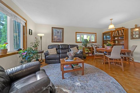 Photo 7 at 223 Richmond Street, Mill Pond, Richmond Hill