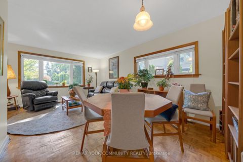 Photo 11 at 223 Richmond Street, Mill Pond, Richmond Hill