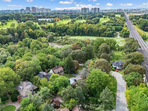 Photo 2 at 7 Humberview Crescent, Weston, Toronto