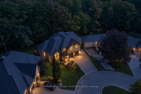 Photo 2 at 25 Sifton Court, Bayview Village, Toronto
