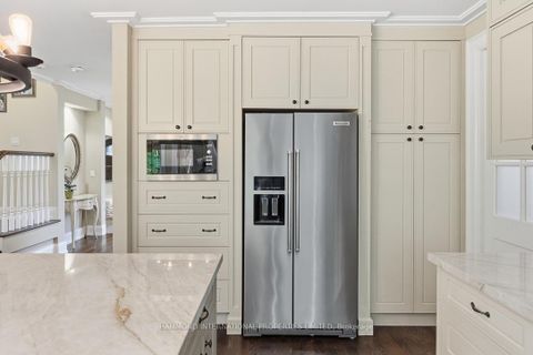 Photo 13 at 25 Sifton Court, Bayview Village, Toronto