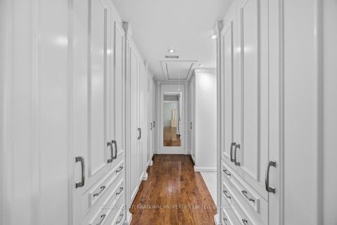 Photo 24 at 25 Sifton Court, Bayview Village, Toronto