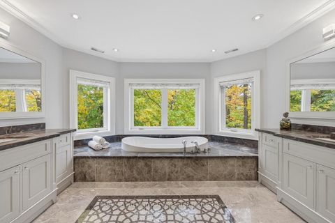 Photo 25 at 25 Sifton Court, Bayview Village, Toronto