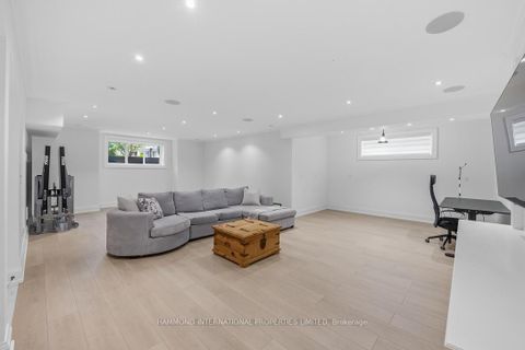 Photo 31 at 25 Sifton Court, Bayview Village, Toronto