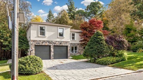 Photo 2 at 54 Plymbridge Road, York Mills, Toronto