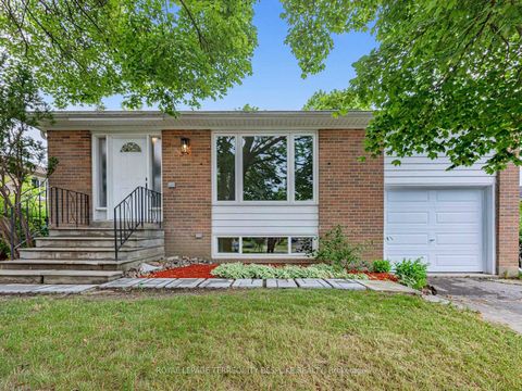 Photo 2 at 9 Midcroft Drive, Malvern West, Toronto