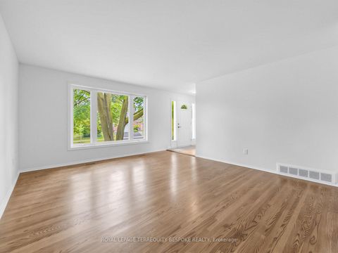 Photo 11 at 9 Midcroft Drive, Malvern West, Toronto