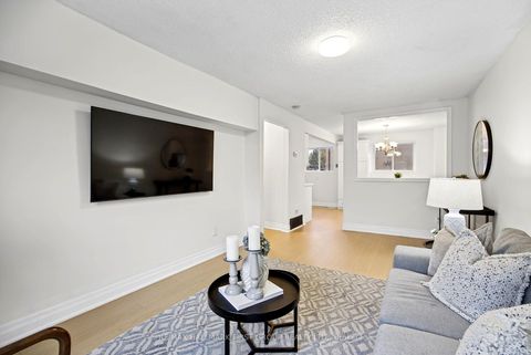 Photo 10 at 196 - 41 Collinsgrove Road, West Hill, Toronto