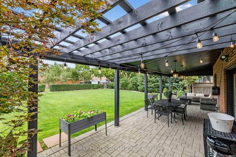Photo 2 at 182 Gracefield Avenue, Rustic, Toronto