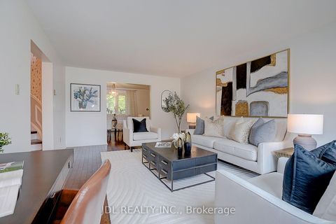 Photo 5 at 20 Mossgrove Trail, Windfields, Toronto