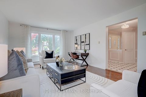 Photo 7 at 20 Mossgrove Trail, Windfields, Toronto
