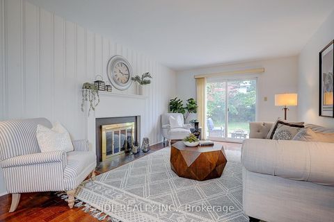 Photo 10 at 20 Mossgrove Trail, Windfields, Toronto