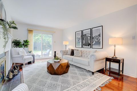 Photo 11 at 20 Mossgrove Trail, Windfields, Toronto