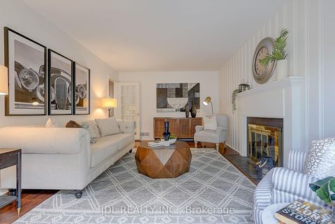 Photo 12 at 20 Mossgrove Trail, Windfields, Toronto