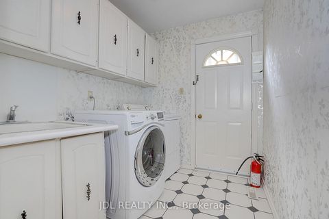 Photo 13 at 20 Mossgrove Trail, Windfields, Toronto