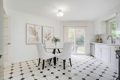 Photo 14 at 20 Mossgrove Trail, Windfields, Toronto