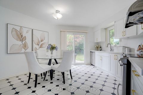 Photo 15 at 20 Mossgrove Trail, Windfields, Toronto