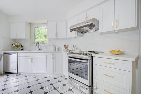 Photo 16 at 20 Mossgrove Trail, Windfields, Toronto