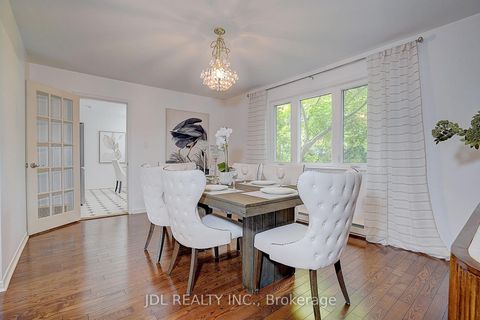 Photo 21 at 20 Mossgrove Trail, Windfields, Toronto