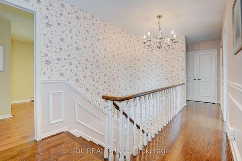 Photo 23 at 20 Mossgrove Trail, Windfields, Toronto