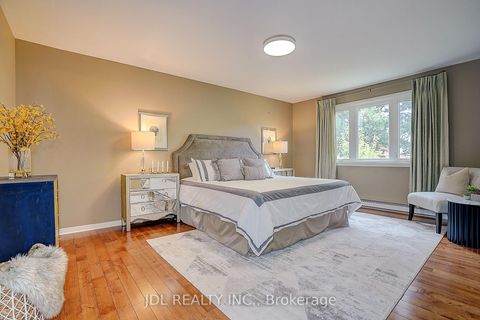 Photo 24 at 20 Mossgrove Trail, Windfields, Toronto
