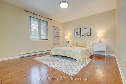 Photo 29 at 20 Mossgrove Trail, Windfields, Toronto