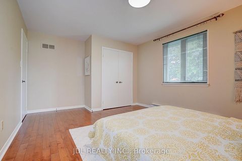 Photo 30 at 20 Mossgrove Trail, Windfields, Toronto