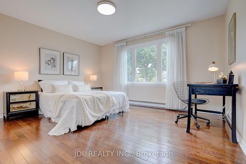 Photo 31 at 20 Mossgrove Trail, Windfields, Toronto