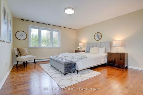 Photo 33 at 20 Mossgrove Trail, Windfields, Toronto